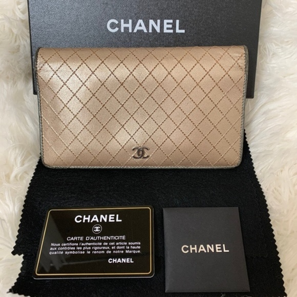 CHANEL Bicolore Quilted Matelasse CC Logo